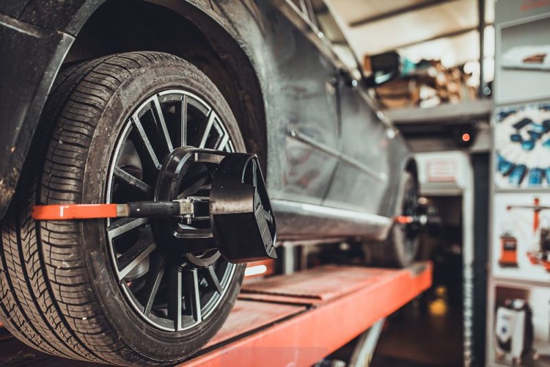 Alineación y balanceo: Secretos para prolongar la vida útil de tus llantas