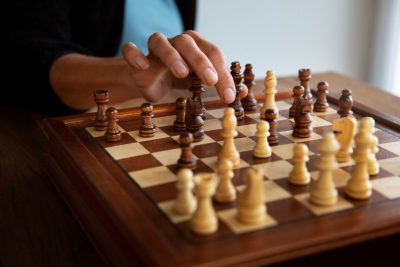 Cómo empezar a jugar ajedrez sin sentirte perdido en la primera semana