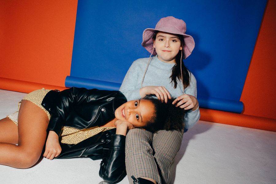 Amistad juvenil y moda Y2K Bratz