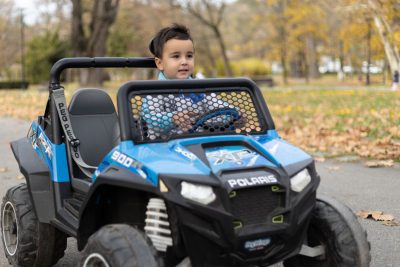 Camionetas y SUV a batería para niños: cómo elegir un modelo para jardín y terrenos rústicos