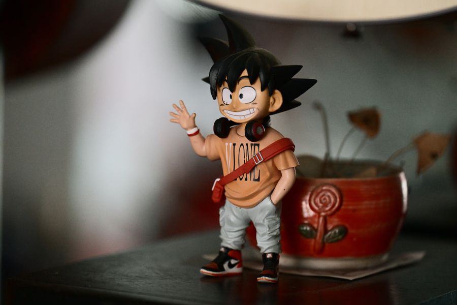 Figura de anime con auriculares coleccionables