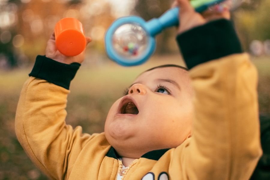 Juguetes musicales y mordedores para bebés