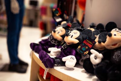 Peluches de personajes Disney: Stitch, Mickey, princesas y más