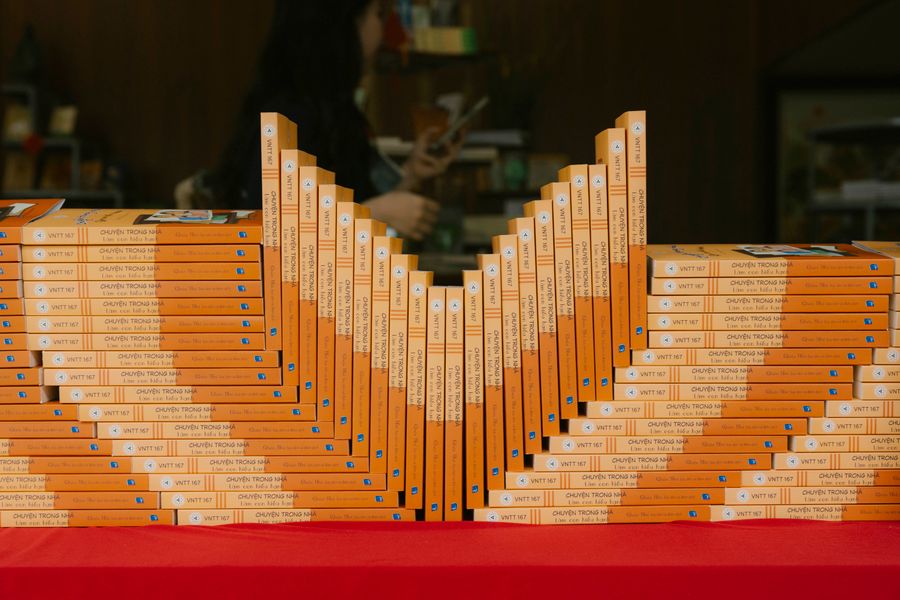 Libros físicos organizados por nivel de lectura